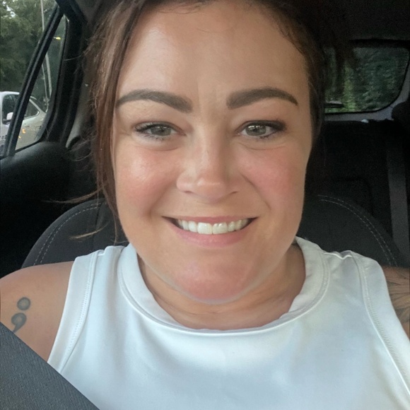 Meet your Posher, Jennifer - Picture 2 of 5